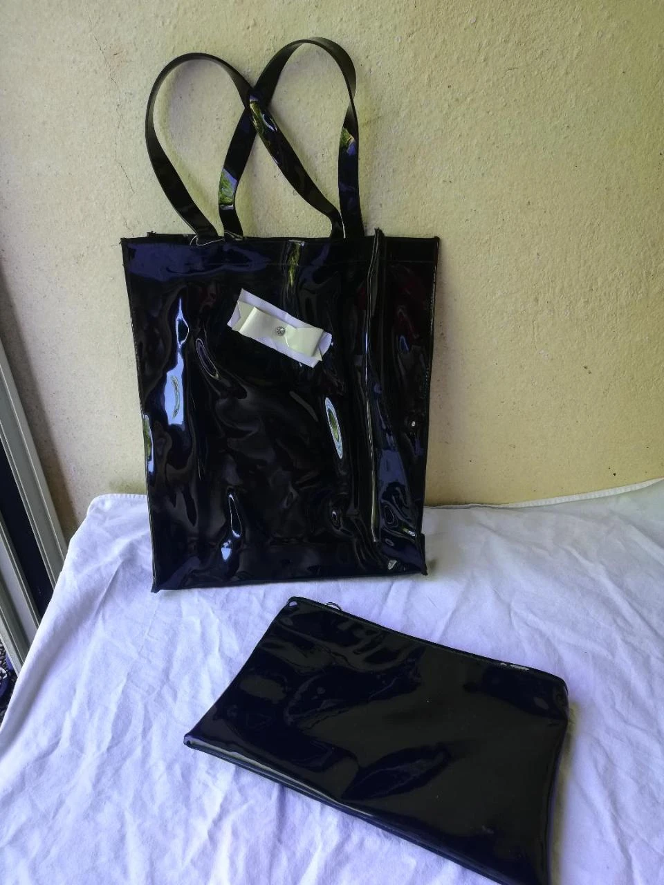 Lote rígido de Bolso tipo tote (o bolsa de playa...) abierta + su Neceser en PVC – photo 15
